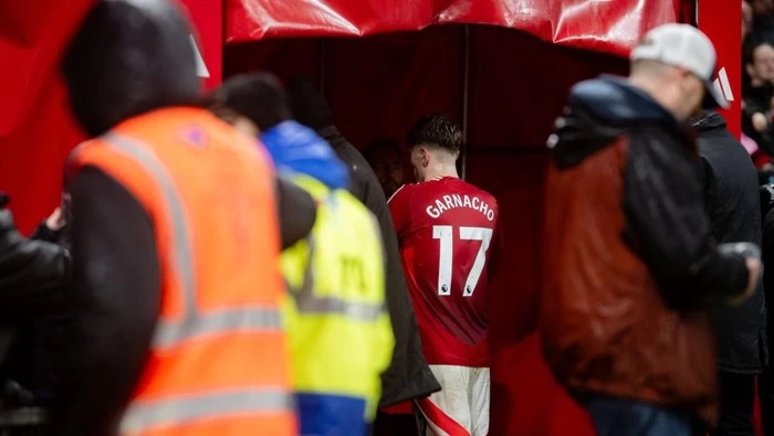 Inikah Alasan Garnacho Langsung Masuk ke Lorong Usai Diganti?