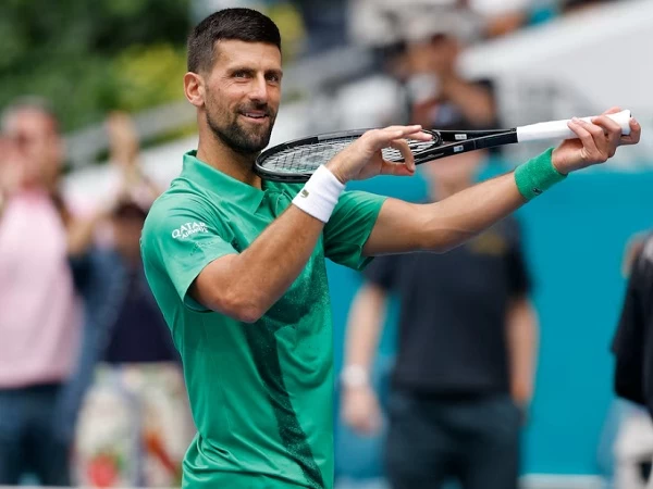 Novak Djokovic kini terpaut satu kemenangan lagi dengan gelar ke-100 dalam kariernya sekaligus gelar ketujuh di turnamen Masters 1000, Miami Open.
