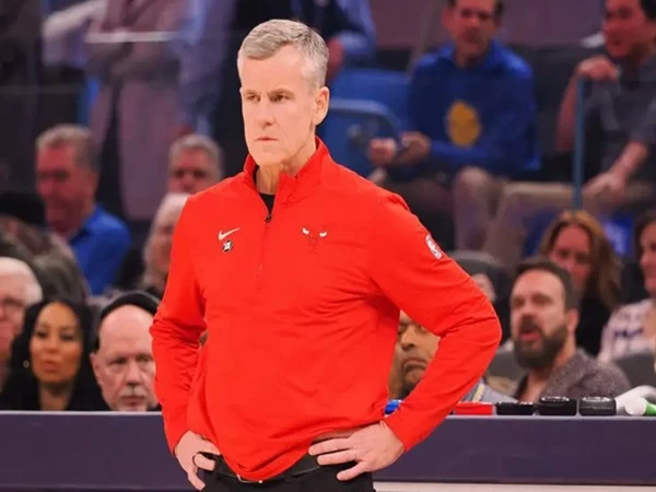 Chicago Bulls resmi kembali ke babak pascamusim. Bulls berhasil mengamankan tempat di turnamen play-in pada Selasa malam di kandang sendiri saat mereka mengalahkan Toronto Raptors