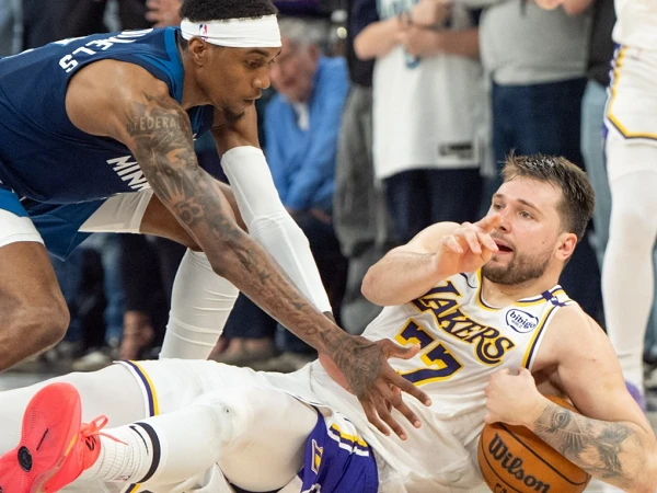 NBA Sebut Luka Doncic Dilanggar Jaden McDaniels di Kuarter Empat