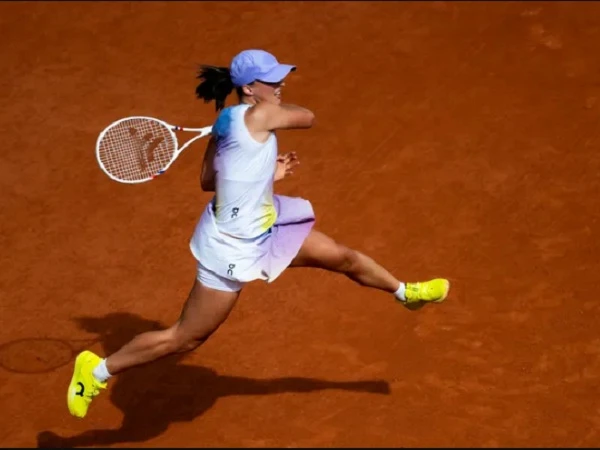 Hasil French Open: Emma Raducanu Belum Bisa Patahkan Dominasi Iga Swiatek