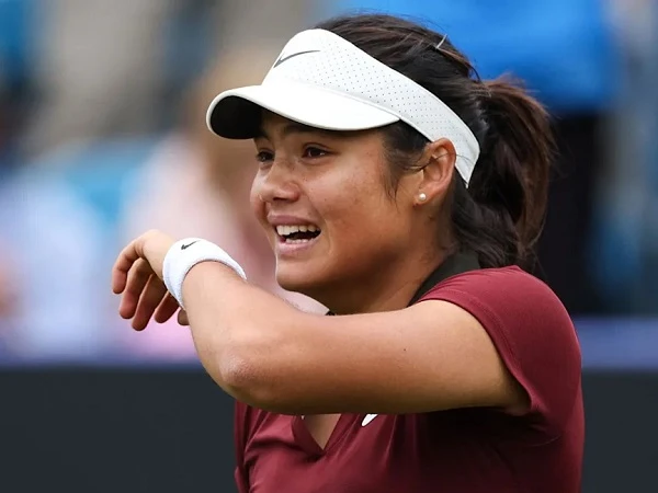 Emma Raducanu Yang Emosional Bertahan Di Eastbourne