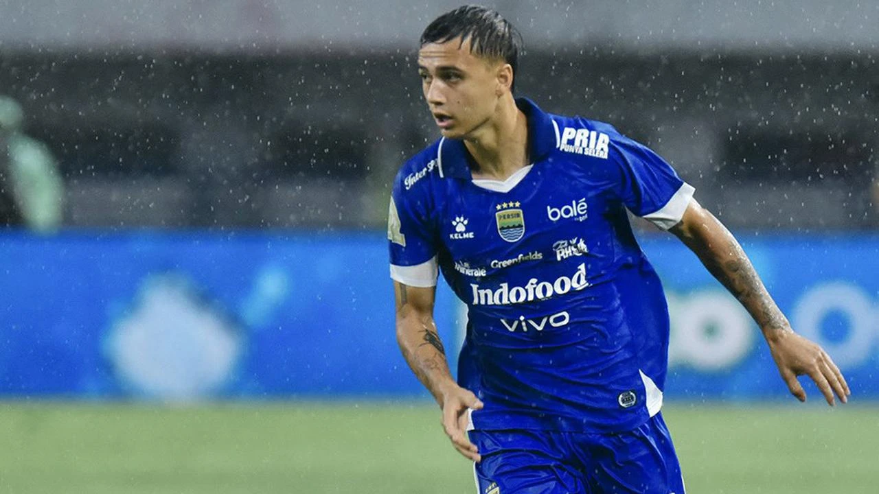 Persib kukuh di puncak klasemen BRI Super League, Eliano Reijnders tetap waspada.